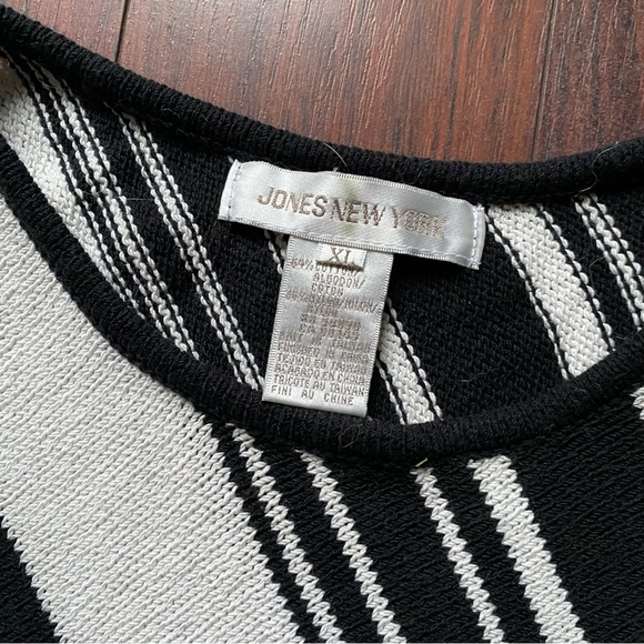Vintage Striped Sweatervest - Picture 4 of 4